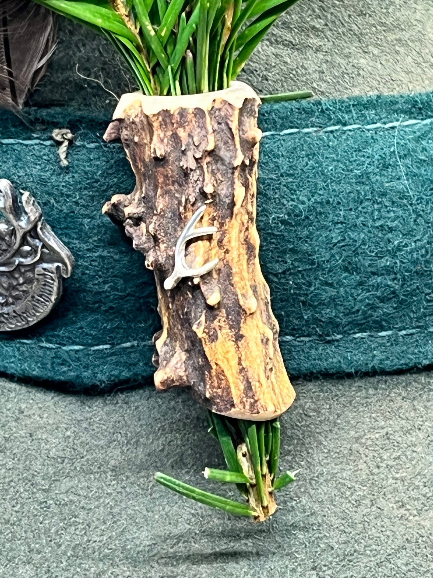 Bruchhalter aus Hirschhorn mit Abwurfstange aus Silber