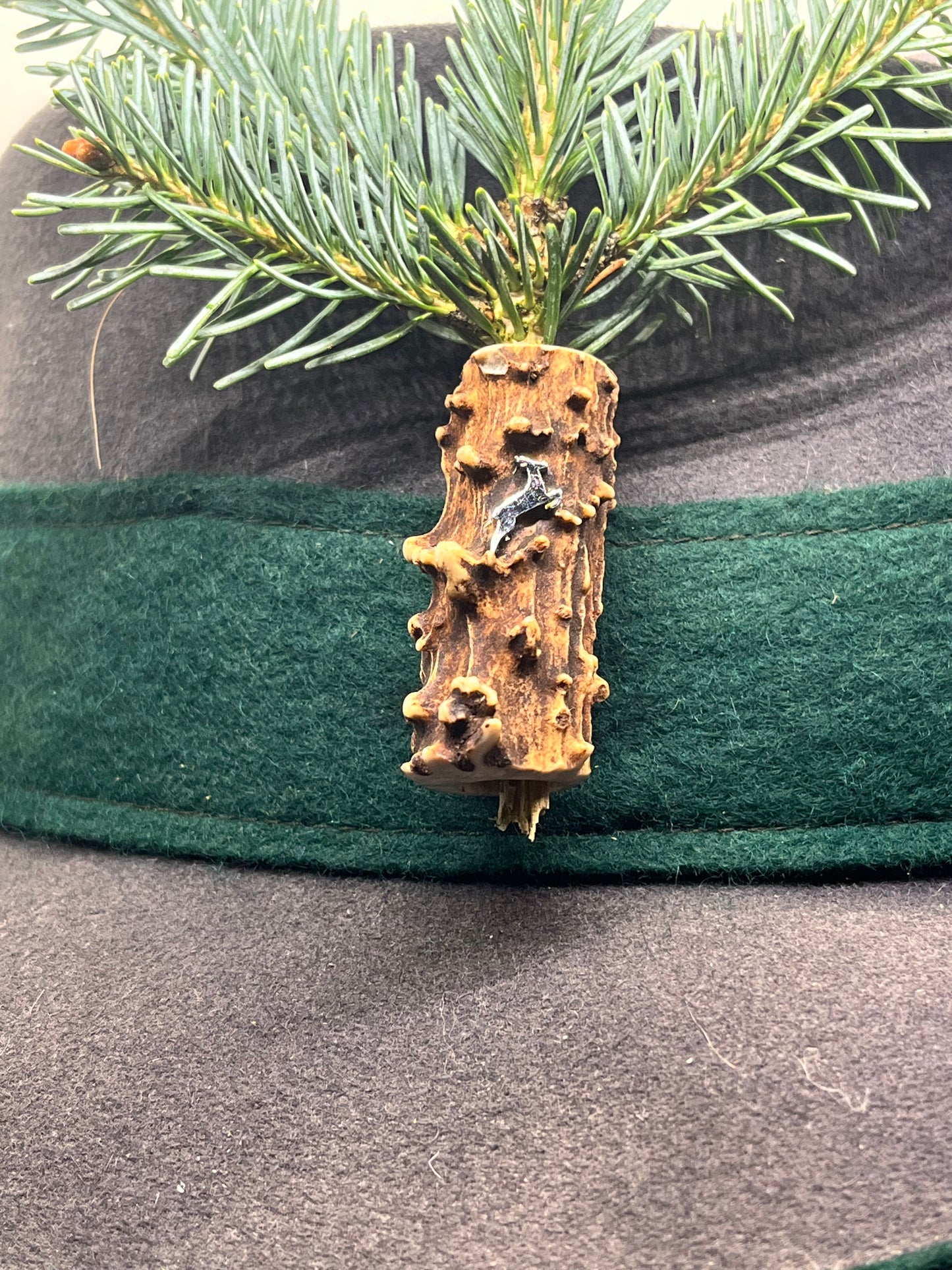 Bruchhalter aus Rehbockhorn mit Rehbock aus Edelstahl