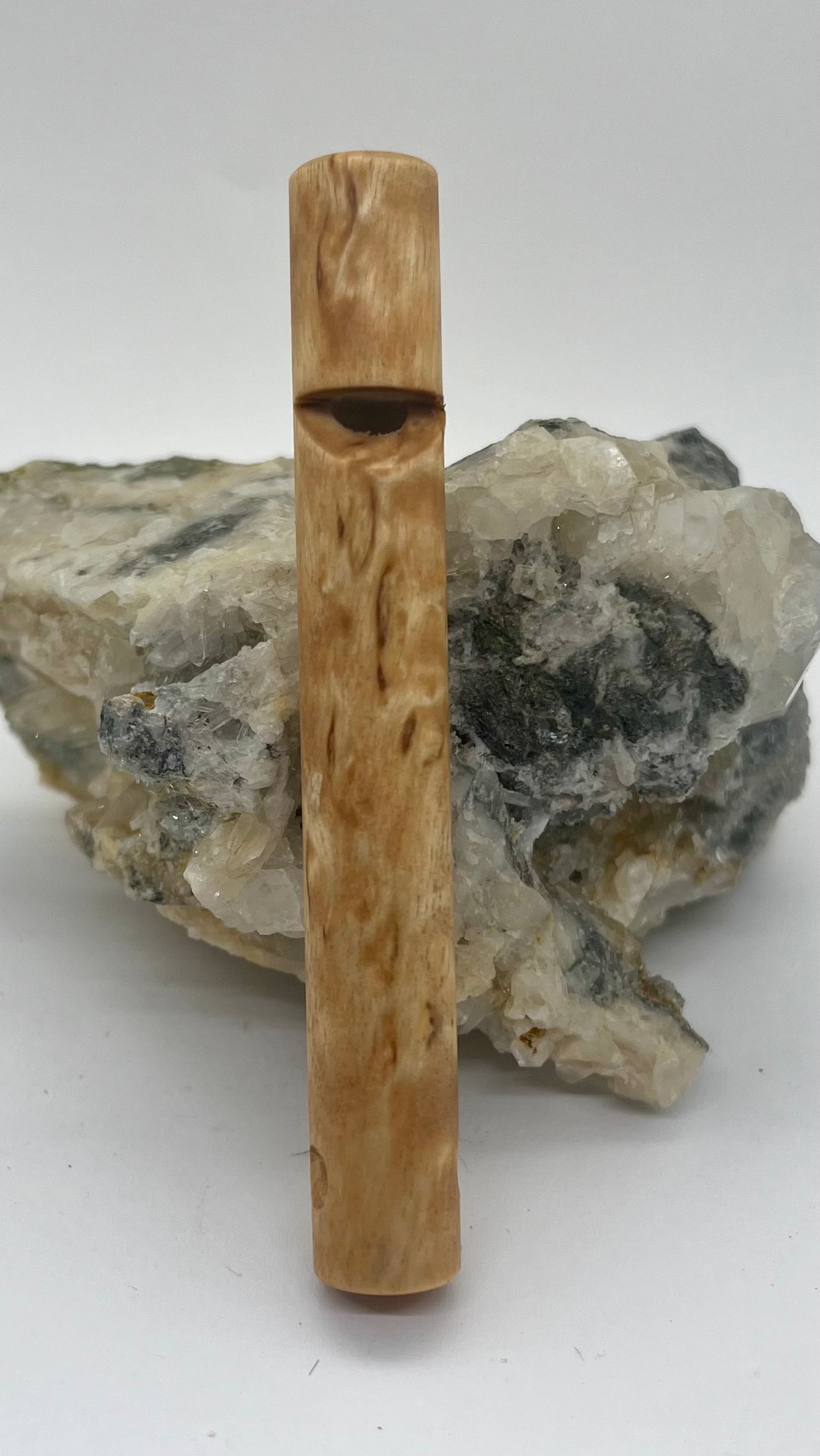 Hundepfeife aus kerelischer Maserbirke