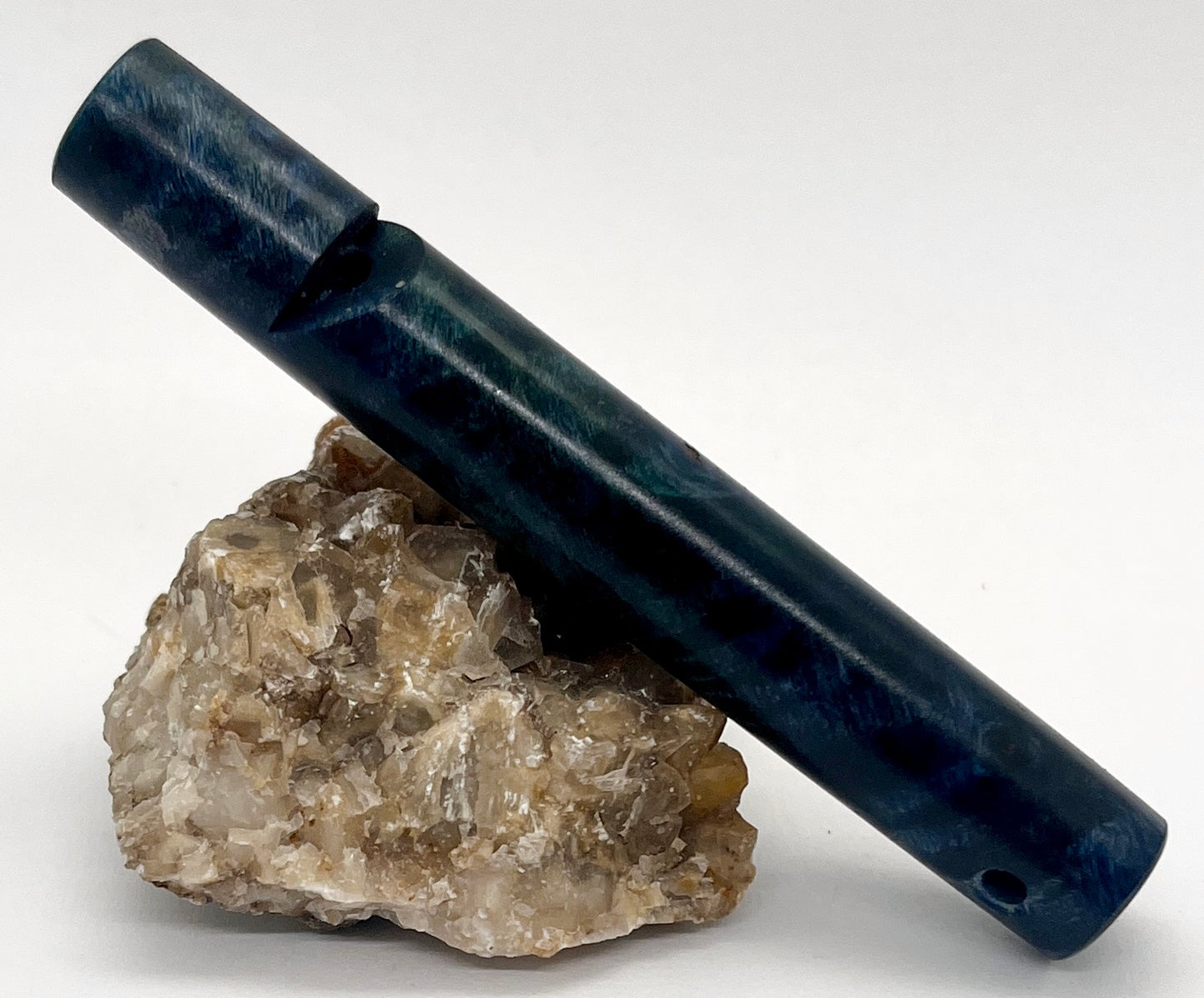 Hundepfeife aus blau stabilisierter Rosskastanie