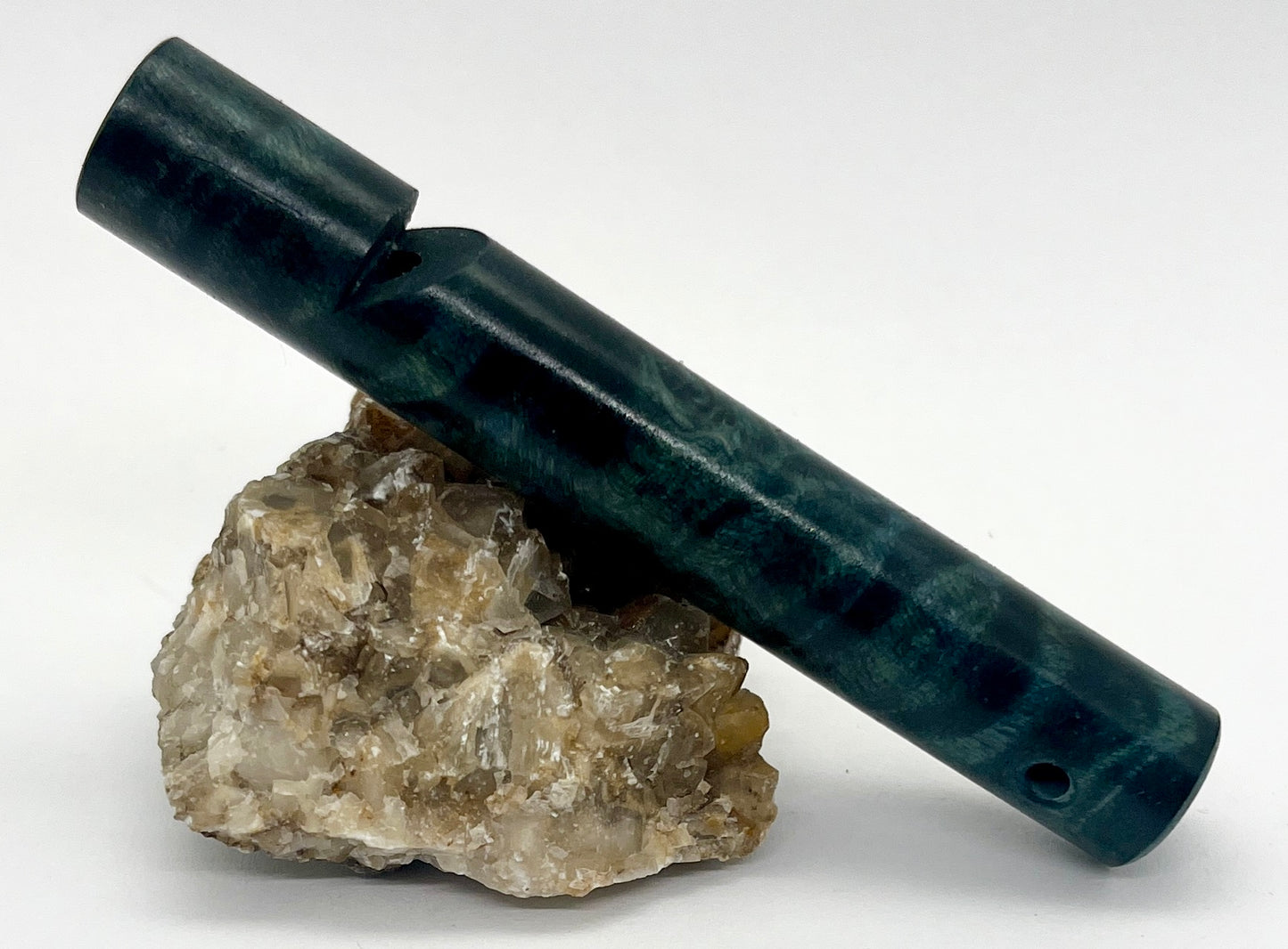 Hundepfeife aus grün stabilisierter Rosskastanie