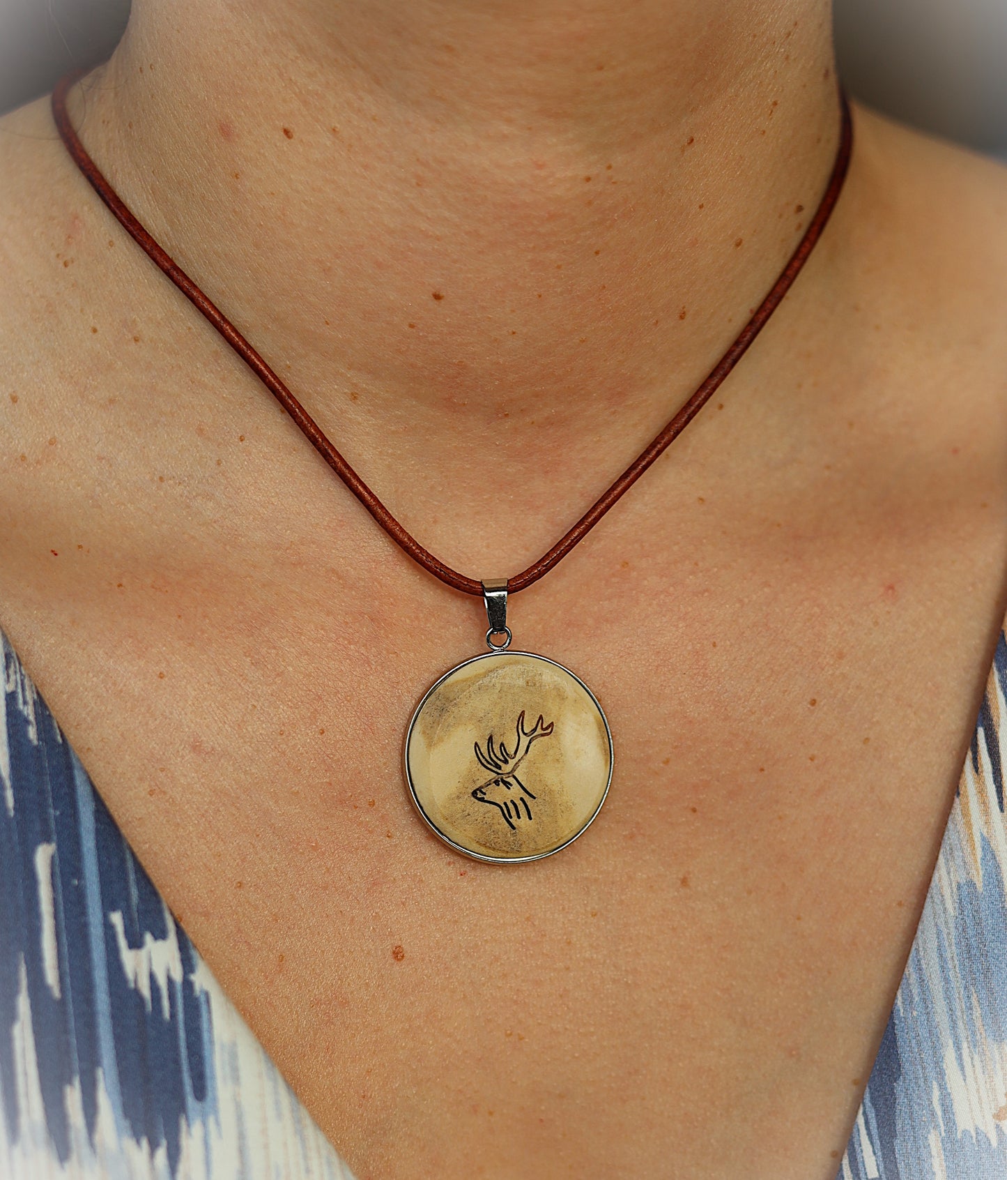 Medaillon aus Hirschhorn „Rothirsch“