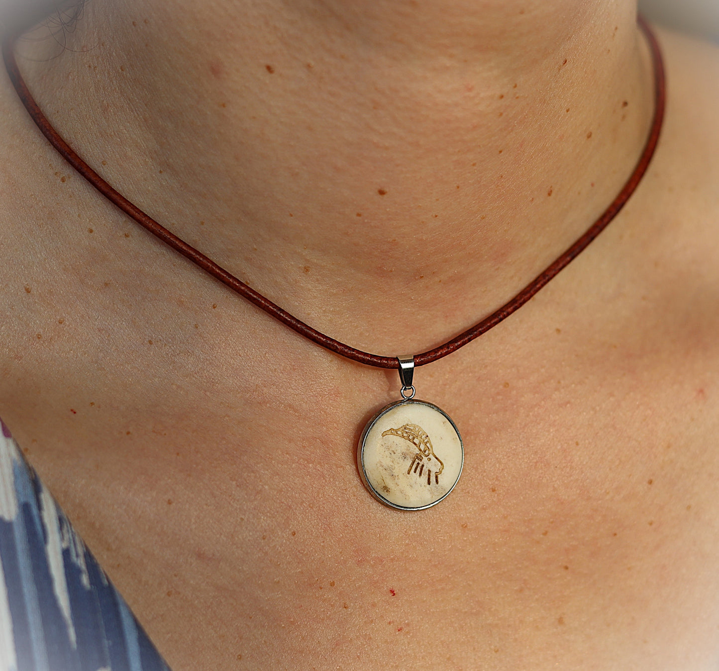 Medaillon aus Hirschhorn „Steinbock“