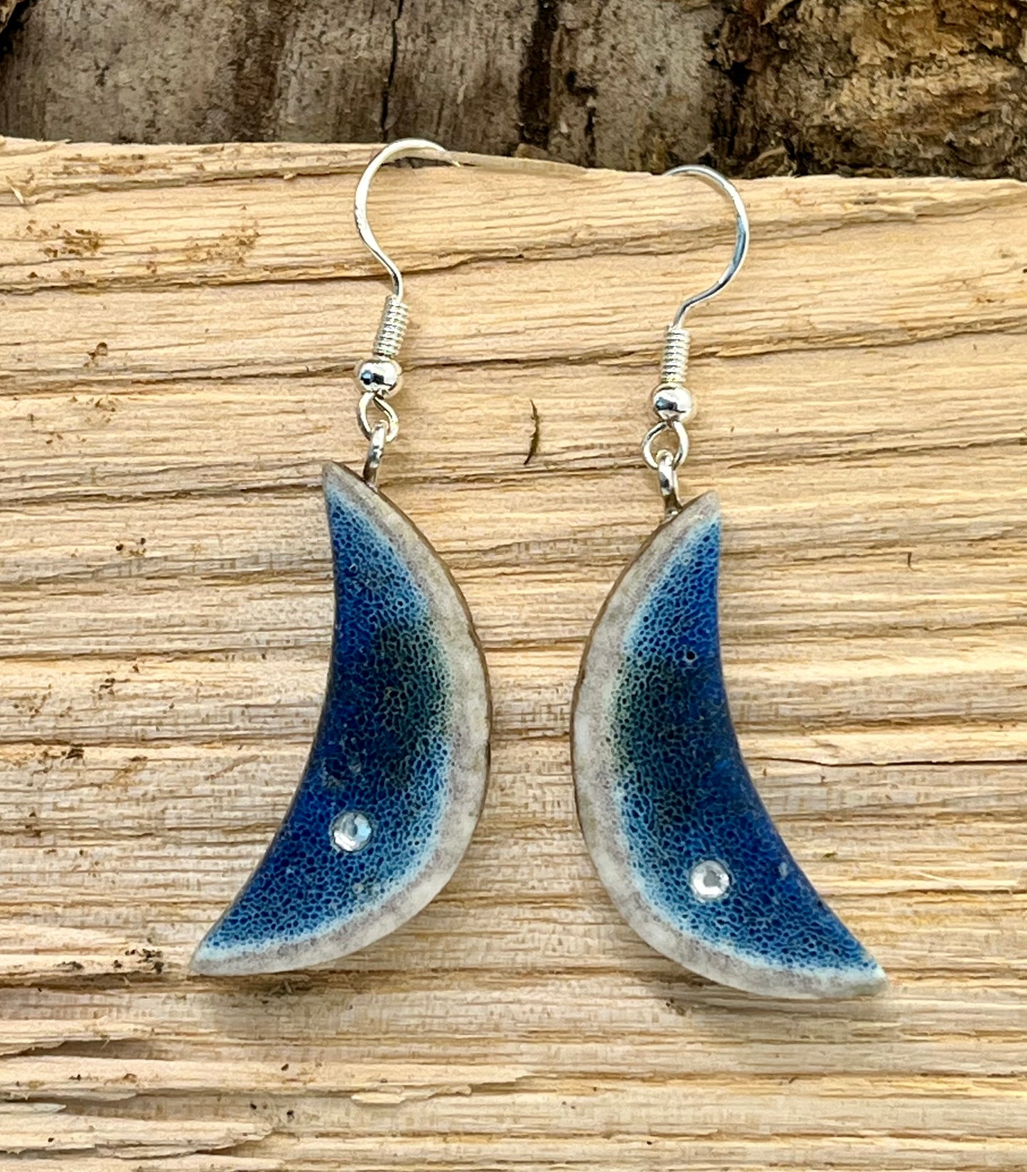 Ohrringe aus blauem Hirschhorn
