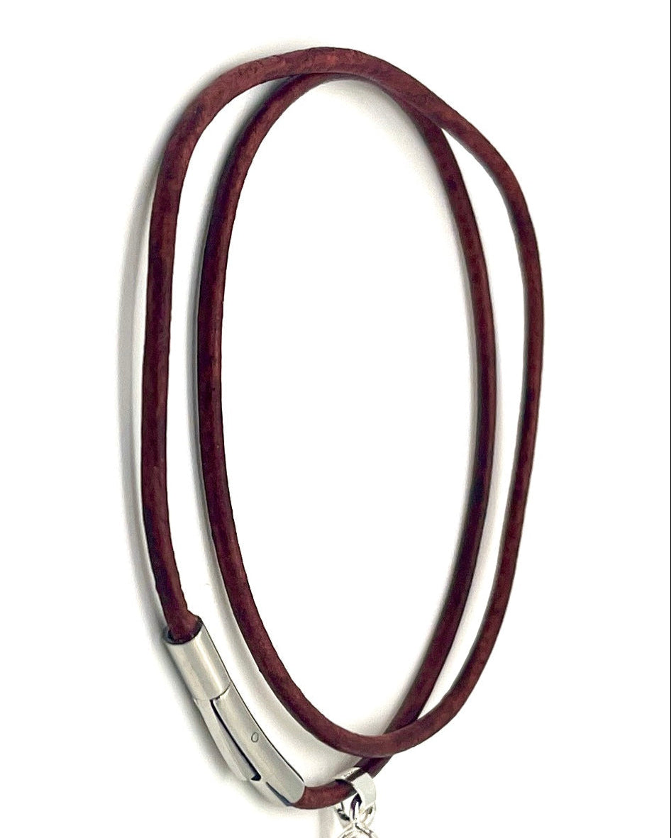 Ansprechende Lederschnur mit Edelstahlschließe zum Anhänger