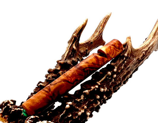 Hundepfeife aus gemasertem Olivenholz mit grünem Kupfertürkis