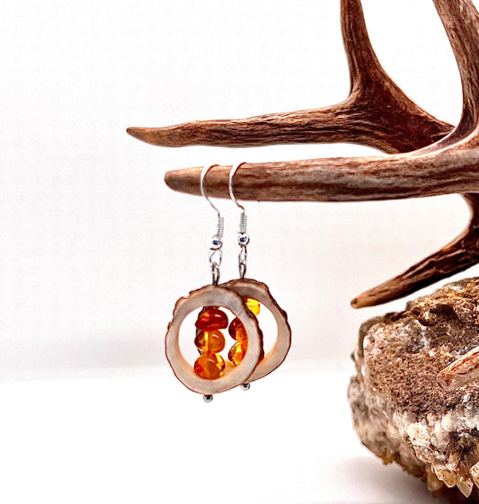 Ohrringe aus Hirschhorn mit Bernstein