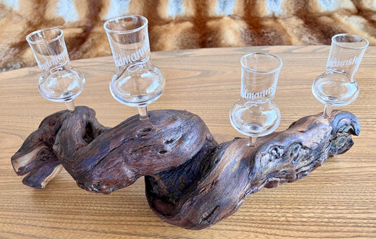 Waidmanns Schluck – Rustikaler Schnapshalter aus Rebholz