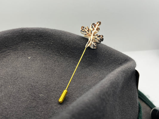 Anstecknadel aus Hirschhorn Eichenlaub