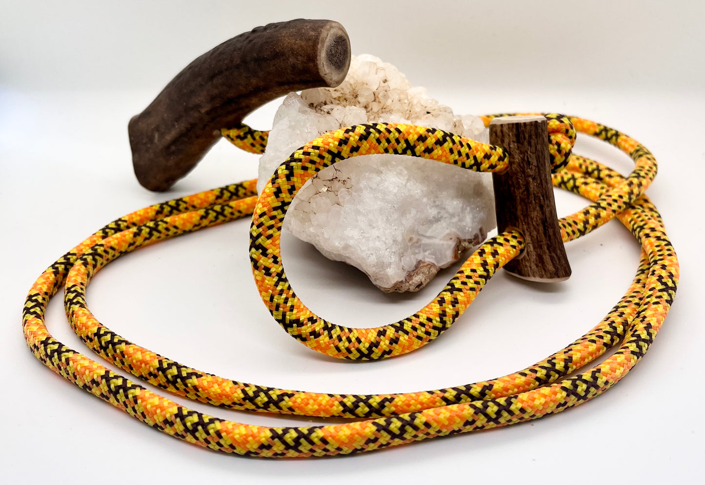 Wildbergehilfe aus Hirschhorn und Paracord