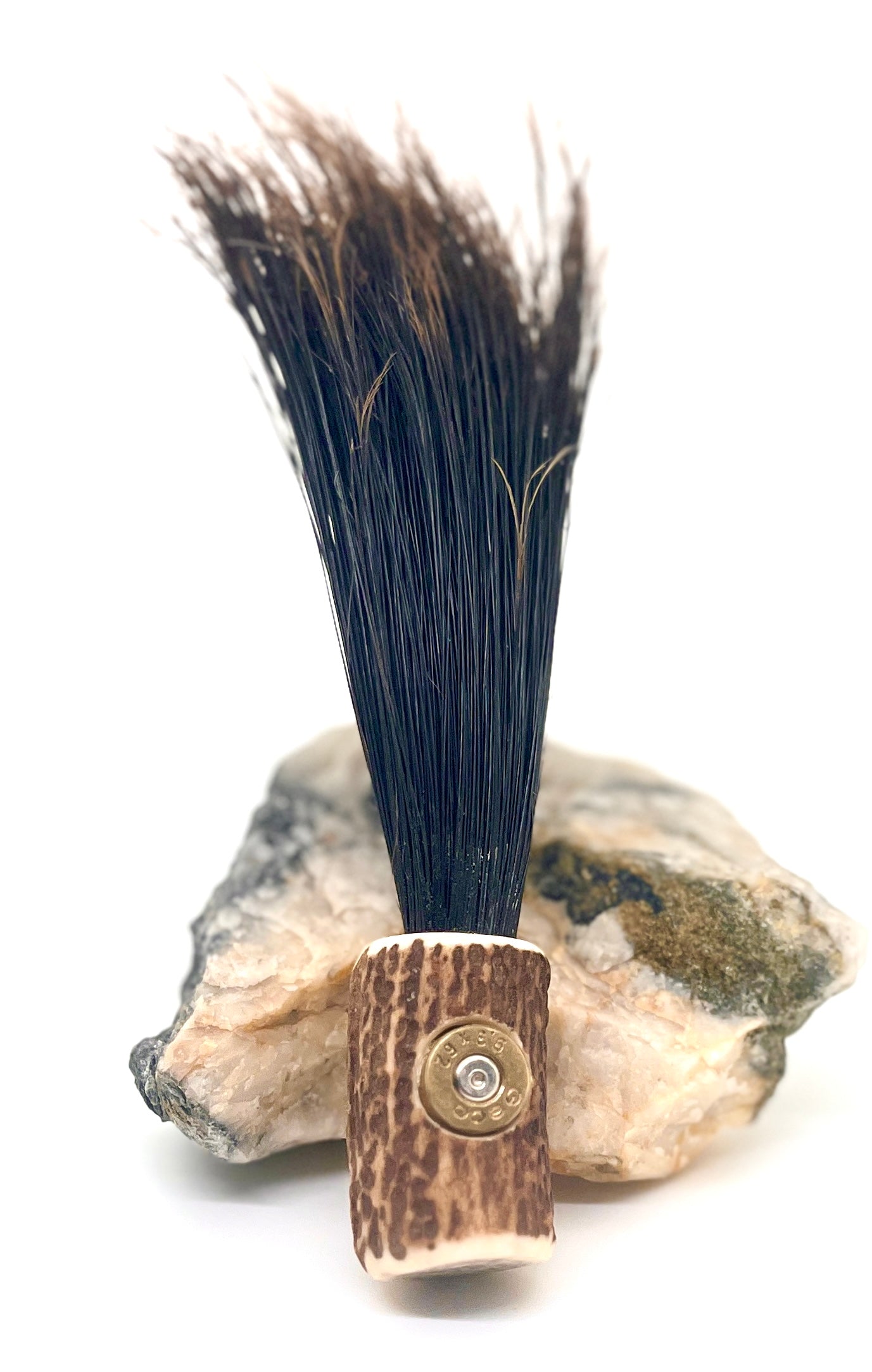 Hutschmuck aus Saubart und Hirschhornfassung mit Hülsenboden