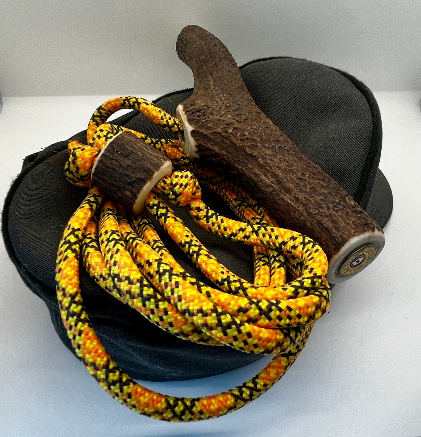 Wildbergehilfe aus Hirschhorn und Paracord