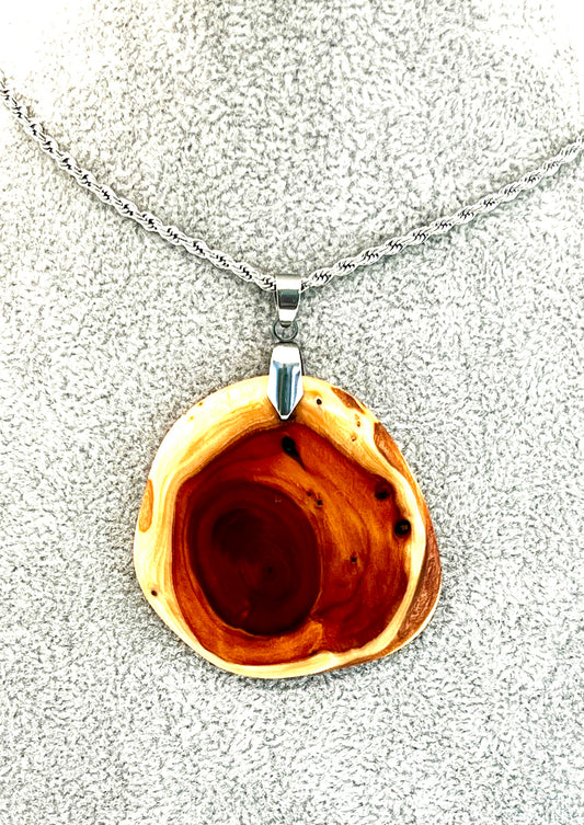 Anhänger aus Eibenholz